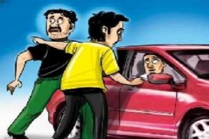 फर्रुखाबाद: चालक को गुमराह कर कार से 30 लाख किए पार