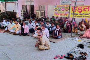 हरियाणा: सफाईकर्मियों ने मनाई ‘काली दिवाली‘, चार दिनों हैं हड़ताल पर