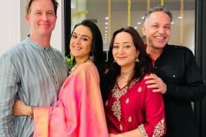 Preity Zinta Look: दिवाली पर पति के साथ पिंक साड़ी में खूबसूरत दिखीं डिंपल गर्ल, खास अंदाज में किया सेलिब्रेट