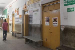 बरेली: दीपावली बाद आधे दिन खुली ओपीडी, परेशान होकर लौटे मरीज
