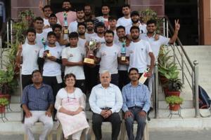 बरेली: रोहिलखंड मेडिकल कालेज का मेडिकल कप क्रिकेट सीरीज पर कब्जा