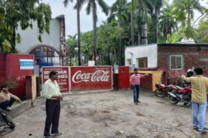 बरेली: परसाखेड़ा में कोका कोला प्लांट में देर रात तक दस्तावेज खंगालती रहीं आयकर टीम