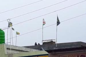 बरेली: बारावफात के मौके पर तिरंगे के ऊपर लगाया धार्मिक झंडा, वीडियो वायरल
