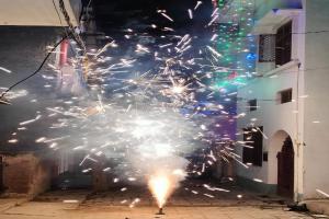 बाराबंकी: धूमधाम से मनाया गया दीप पर्व, देर रात तक हुई आतिशबाजी