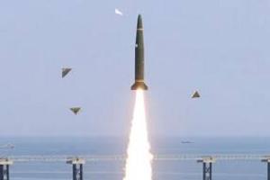 अमेरिका ने फिर तैनात किया विमान वाहक पोत, उत्तर कोरिया ने दागीं दो बैलिस्टिक मिसाइल