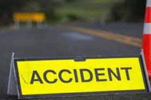 सुल्तानपुर: तेज रफ्तार कार ने ई-रिक्शा को मारी ठोकर, चालक गंभीर
