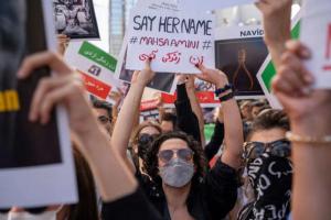 ईरान का हिजाब विरोध प्रदर्शन अमेरिका-जर्मनी में फैला, लोगों ने निकाला मार्च…लगाए नारे