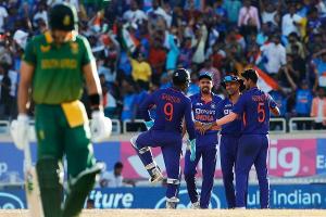 IND vs SA 2nd ODI Series : दक्षिण अफ्रीका ने भारत को दिया 279 रनों का टारगेट, मोहम्मद सिराज ने झटके तीन विकेट