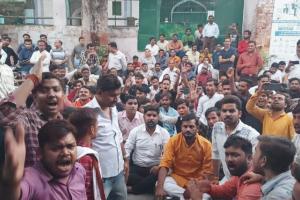 शाहजहांपुर: भाजपा कार्यकर्ताओं का फूटा गुस्सा, डॉक्टर पर दर्ज हुई रिपोर्ट