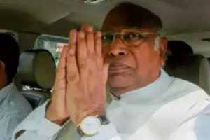 कानपुर: खड़गे बने अध्यक्ष तो कांग्रेस कार्यकर्ताओं ने बांटी मिठाई, खूब लगे जिंदाबाद के नारे