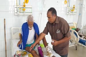 बाराबंकी: लावारिस मरीजों की देखभाल में लापरवाही बरत रहा जिला अस्पताल