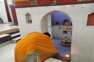 बाराबंकी: सूर्यग्रहण के बाद खुले मंदिरों के कपाट