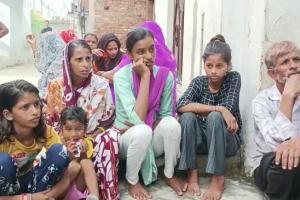 कानपुर: पांडु नदी में गिरे मजदूर का नहीं चला पता, मुलायम सिंह से जुड़े नेता पहुंचने लगे घर