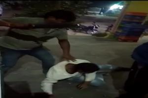 फतेहपुर: शराब के पैसे ना देने पर लात-घूसों से की पिटाई, वीडियो वायरल