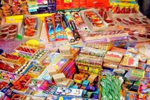 बरेली: जीआईसी मैदान पर पटाखा बाजार को अनुमति नहीं, व्यापारी लगवा रहे सिफारिश