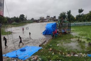 बहराइच: बारिश ने बदरंग किया दशहरा, पूजा पंडाल और रामलीला मैदान में भरा पानी