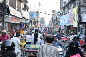 बरेली: सड़कों पर जनता, ट्रैफिक व्यवस्था हुई धड़ाम