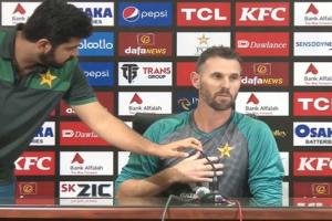 Pakistan vs England : ‘करारी हार मिलने पर मुझे भेजते हैं’, गेंदबाजी कोच शॉन टेट ने उड़ाया पाकिस्तान टीम का मजाक