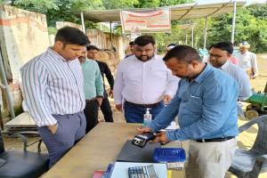 रामपुर : डीएम ने बिलासपुर और केमरी में धान क्रय केंद्रों का लिया जायजा