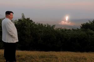 North Korea: किम जोंग उन की निगरानी में हुआ क्रूज मिसाइल परीक्षण