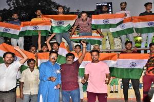 मुरादाबाद : दिवाली से पहले इंडिया की जीत पर झूमे क्रिकेट प्रेमी, मनाया जश्न