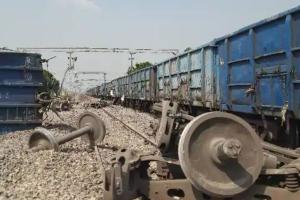 फतेहपुर में मालगाड़ी हुई डिरेल, वंदे भारत समेत कई ट्रेनों के बदले रूट