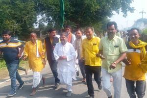 अयोध्या: रन फॉर यूनिटी में लोगों संग विधायक रामचंद्र यादव ने लगाई दौड़