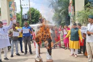 फिल्म आदिपुरुष के खिलाफ काशी में प्रदर्शन, बजरंगबली के अपमान पर भड़की भारतीय अवाम पार्टी