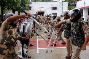 त्योहारों को लेकर कानपुर पुलिस सतर्क, दंगा नियन्त्रण के लिये किया गया मॉक ड्रिल