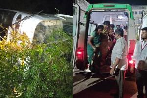 हमीरपुर: सेरेमनी कार्यक्रम से लौटते वक्त पलटी बस, दो दर्जन से ज्यादा घायल