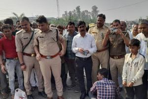 सुल्तानपुर: ग्रामीणों ने राजमार्ग पर शव रखकर किया प्रदर्शन तो दर्ज हुआ केस, जानें मामला