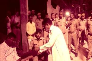 आजमगढ़: राम लीला के दौरना किष्किंधा पर्वत पर ध्वज लगाने को लेकर दो वर्गों में तनाव, सुरक्षा बल तैनात