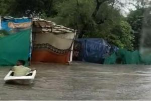 आगरा: एत्मादपुर में बारिश का कहर, छत गिरी, एक की मौत