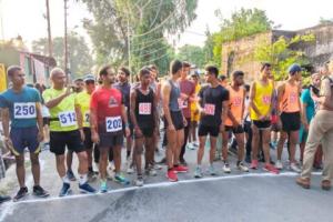 हल्द्वानी: क्रॉस कंट्री दौड़ में जीत के लिए सैकड़ों धावकों ने दिखाया दमखम