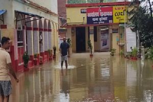 सुल्तानपुर: बारिश बनी आफत स्कूल, कॉलेज व थानों में भरा पानी