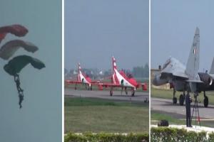 बरेली: IAF ‍ने आसमान में दिखाया अपना जलवा, पराक्रम देख लोग बोले ‘जय हिंद की सेना’