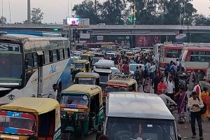 बरेली: दिवाली पर घर जाने की जद्दोजहद, बस स्टैंड से लेकर जंक्शन तक खचाखच यात्रियों की भीड़