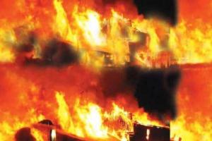 लखनऊ : डायग्नोस्टिक सेंटर में लगी भयावह आग