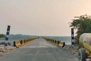 राह सुगम: चार माह बाद चंबल पुल से भारी वाहनों का आवागमन शुरू