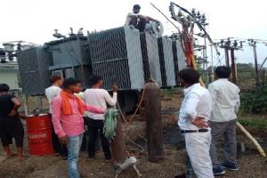 ट्रांसफार्मर में खराबी : 72 घंटे गुल रही 35 गांवों की बिजली