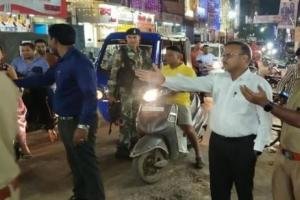 छत्तीसगढ़: दिवाली पर अपराध रोकने पुलिस का पैदल मार्च, जगह-जगह चेकिंग, संदिग्धों से पूछताछ