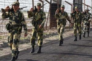 BSF ने पंजाब के गुरदासपुर सेक्टर में संदिग्ध पाकिस्तानी ड्रोन पर चलाई गोलियां