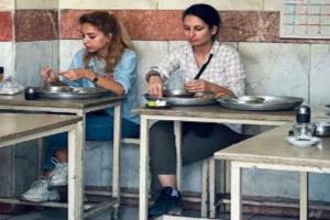 हिजाब के बिना रेस्टोरेंट में खाने पर महिला को ईरान में किया गिरफ्तार