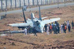 गोवा: तकनीकी खराबी के चलते MiG-29K क्रैश, पायलट सुरक्षित, जांच के आदेश