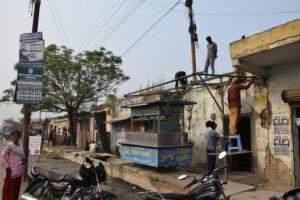 रुद्रपुर: प्रशासन की चेतावनी के बाद लोगों ने खुद तोड़ा अतिक्रमण