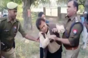 वीडियो: सीतापुर में POLICE  का बदनाम चेहरा फिर आया सामने, सीओ सिटी ने की शर्मनाक हरकत    