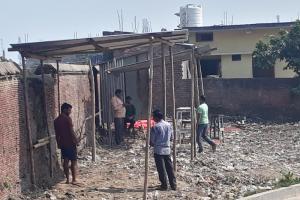 अयोध्या: रामगुलेला क्षेत्र आइसोलेट, विस्थापन की हो रही अस्थाई व्यवस्था