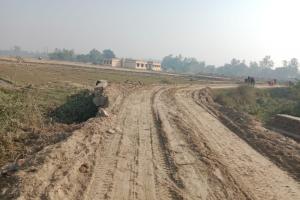 रायबरेली: सड़क निर्माण के लिए सौ एकड़ भूमि की जल निकासी बंद, परेशान हैं किसान   