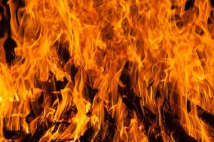 चित्रकूट: सिलेंडर फटने से लगी आग में गुमटी का सामान राख, युवक झुलसा