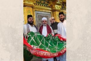 बरेली: दरगाह हजरत निजामुद्दीन औलिया पर पेश की आईएमसी की चादर